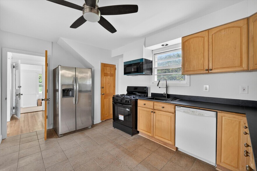 More Photos Of 48 - 50 Horseshoe Lake, Kauneonga Lake Apartments For Sale