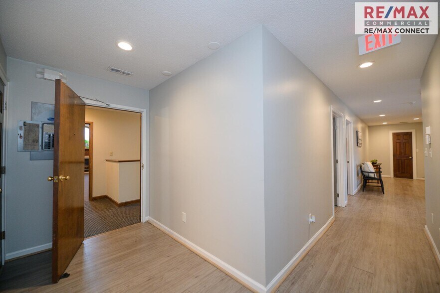 More Photos Of 760 McGuire Pl, Newport News Office For Sale