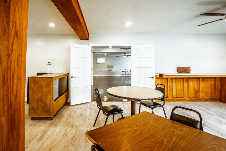 More Photos Of 20805 Seminary St, Hollow Rock Flex For Lease