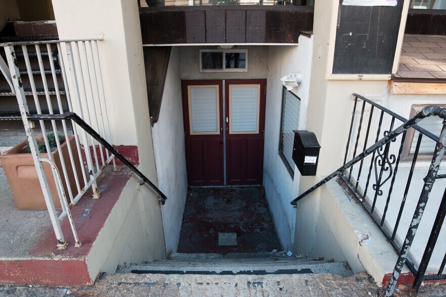 More Photos Of 33 S 3rd St, Philadelphia Storefront Retail Office For Lease