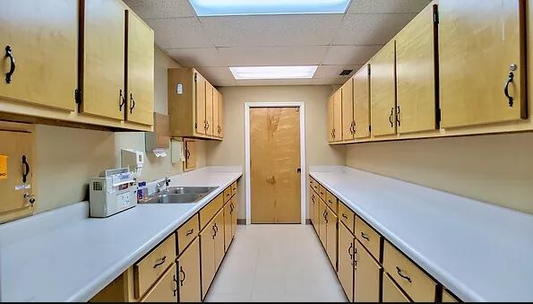 More Photos Of 235 SW Dade St, Madison Medical For Lease