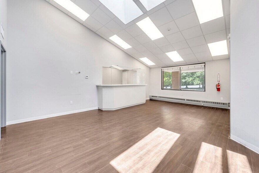 More Photos Of 101-105 Dutch Hill Rd, Orangeburg Office For Sale