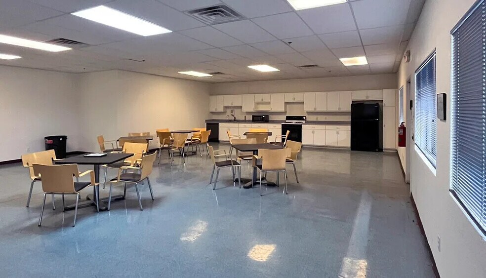 More Photos Of 500 S Willard St, Cottonwood Distribution For Lease