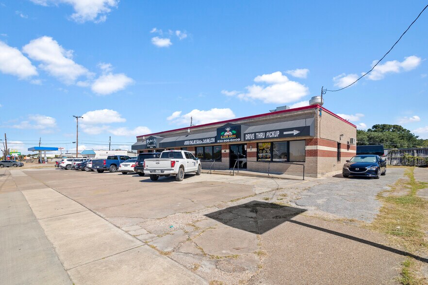 More Photos Of 1024 Decker Dr, Baytown General Retail For Sale
