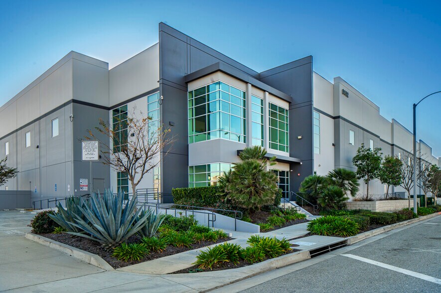 More Photos Of 6000 Bandini Blvd, Commerce Warehouse For Lease