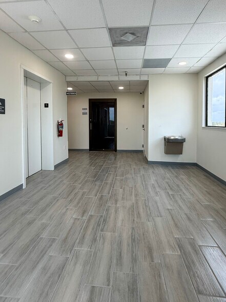 More Photos Of 2435-2437 US Highway 19, Holiday Office Residential For Lease