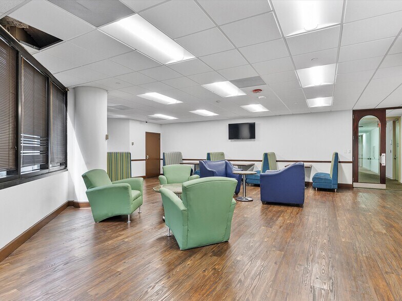 More Photos Of 12000 Biscayne Blvd, Miami Office For Lease