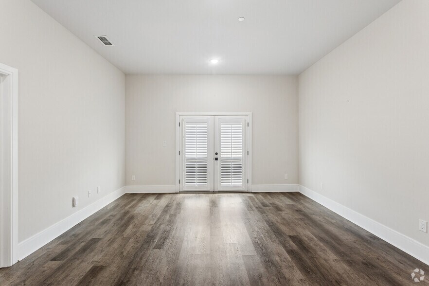 More Photos Of 2215 H G Mosley Pky, Longview Apartments For Sale