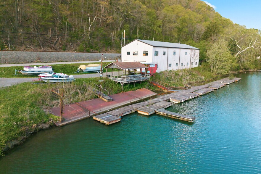 More Photos Of 490 Fort Martin Rd, Maidsville Flex For Sale