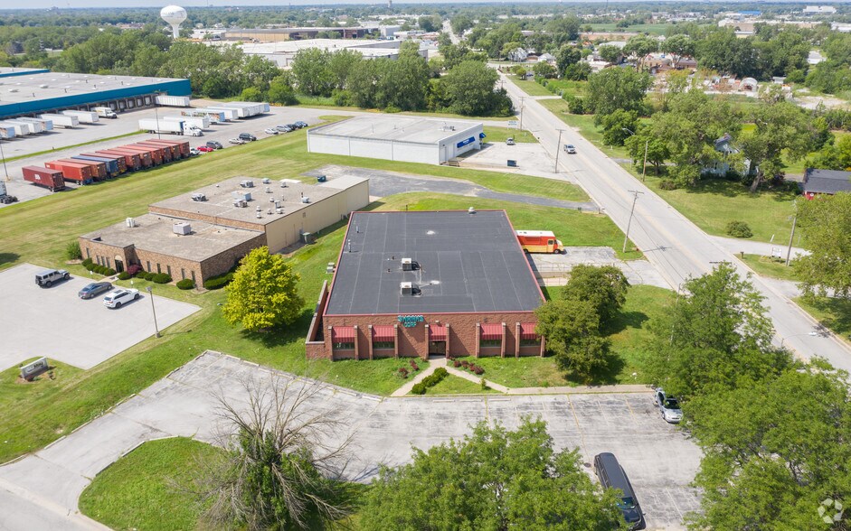 More Photos Of 130 W Armory Dr, South Holland Showroom For Sale