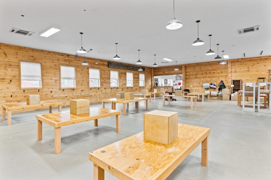 More Photos Of Custom House Wharf Street, Portland General Retail For Lease
