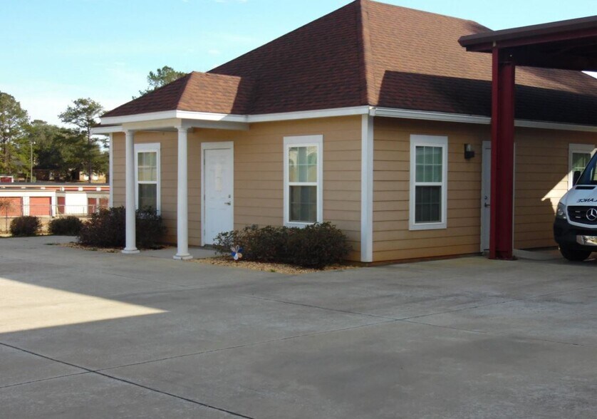 More Photos Of 318 Greenville Byp, Greenville Flex For Sale
