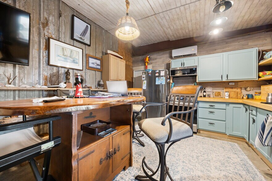 More Photos Of 206 Highway 35 S, Rockport Manufacturing For Sale