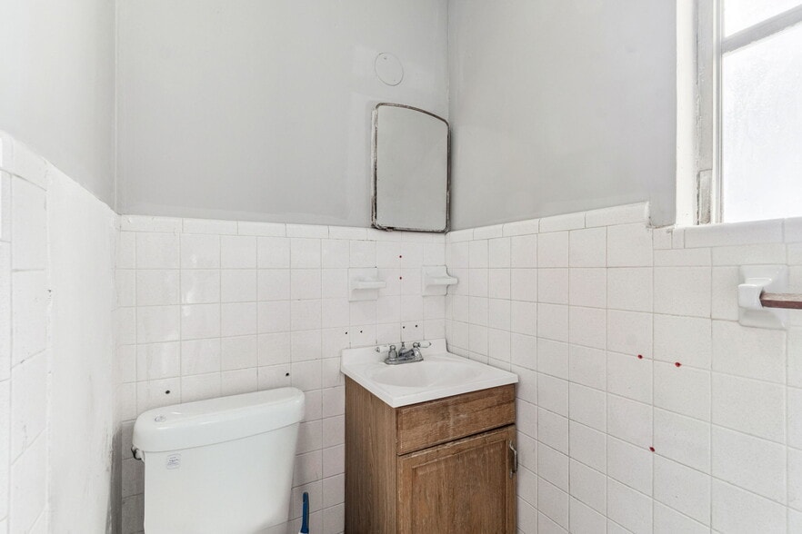 More Photos Of 715 McDuff Ave N, Jacksonville Storefront Retail Residential For Sale