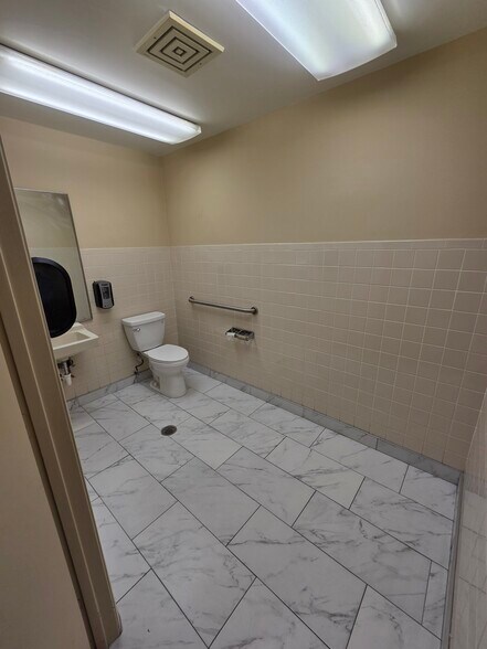 More Photos Of 5991 Anglers Ave, Fort Lauderdale Bank For Lease
