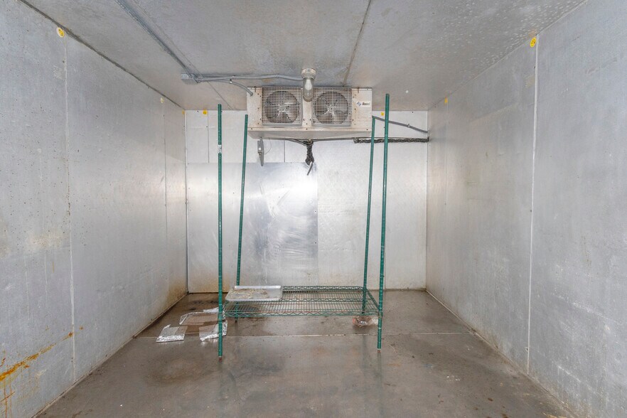 More Photos Of 1704-1710 W Main St, Central Restaurant For Lease