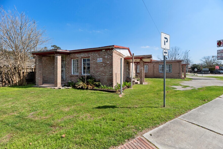 More Photos Of 4110 N Main St, Houston Loft Creative Space For Sale