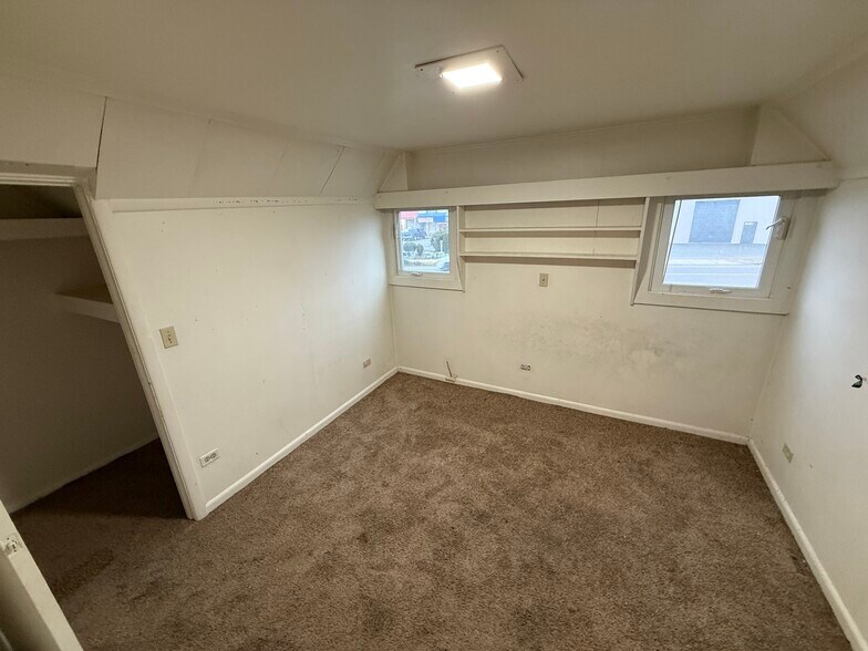 More Photos Of 3705 Cherry Ave NE, Salem Freestanding For Sale