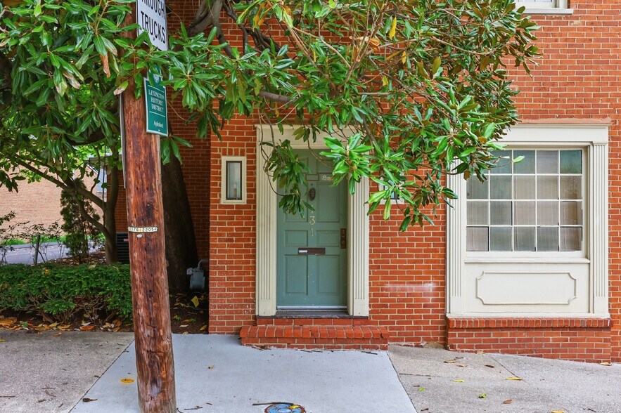 More Photos Of 131 Kentucky Ave, Lexington Freestanding For Sale