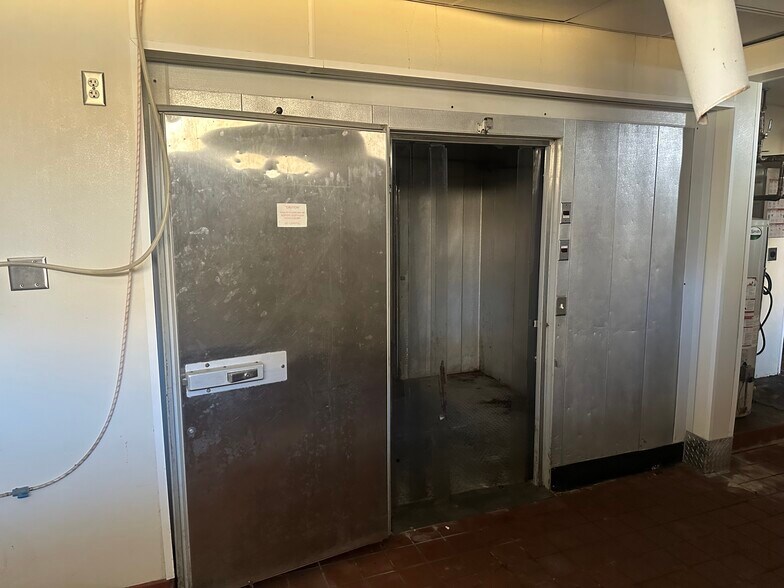 More Photos Of 1017 W Main St, Peoria Freestanding For Sale