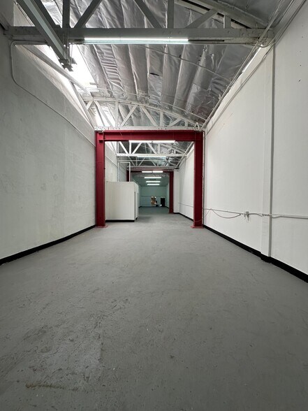 More Photos Of 2001-2031 S Santa Fe Ave, Los Angeles Warehouse For Lease