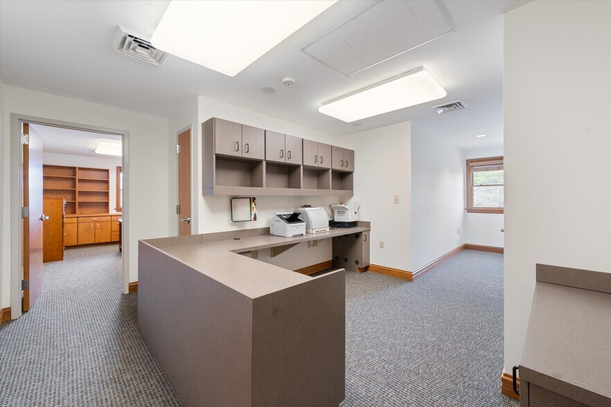 More Photos Of 114 Parliament Dr, Maryville Medical For Sale