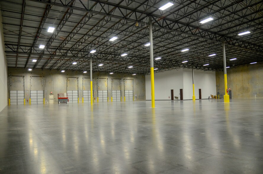 More Photos Of 10301 Round Up Ln, Houston Warehouse For Lease