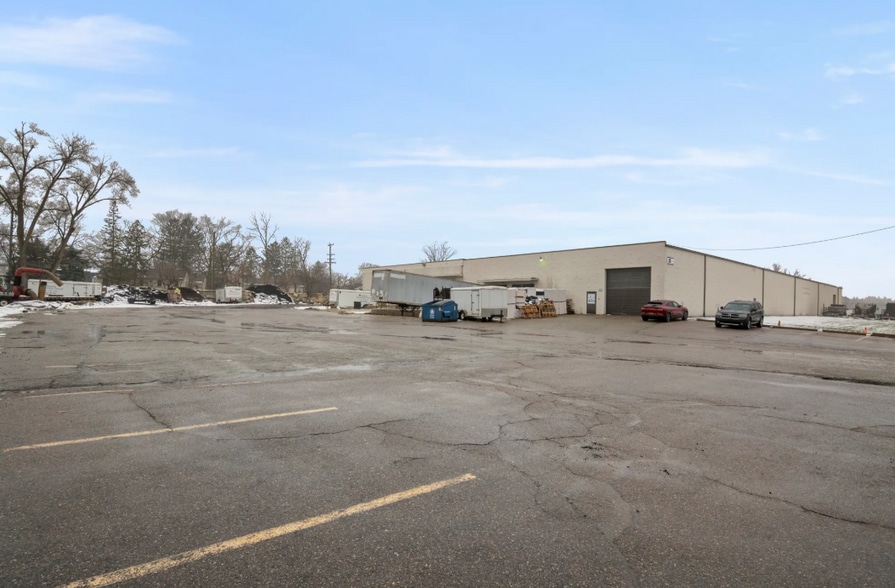 More Photos Of 350 S Mill St, Plymouth Manufacturing For Sale