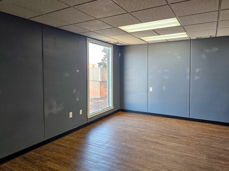 More Photos Of 209 S Leggett Dr, Abilene Office For Sale