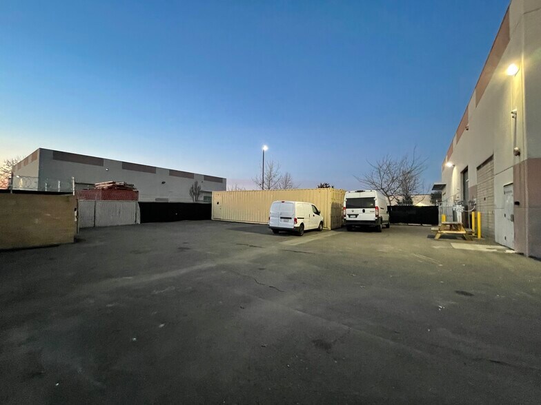 More Photos Of 1030 N D St, Sacramento Light Manufacturing For Lease