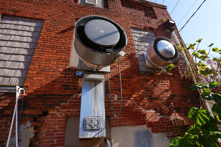 More Photos Of 101 Court Sq, Abbeville Restaurant For Sale