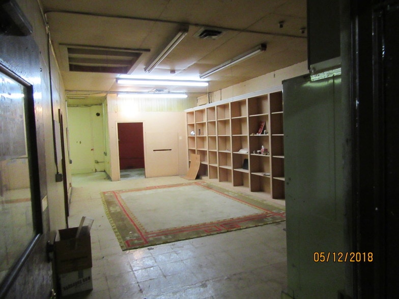 More Photos Of 205 NE Loop 230, Smithville Warehouse For Lease