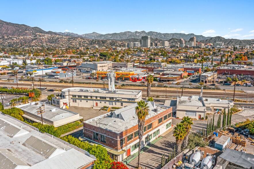 More Photos Of 5223-5245 W San Fernando Rd, Los Angeles Showroom For Lease
