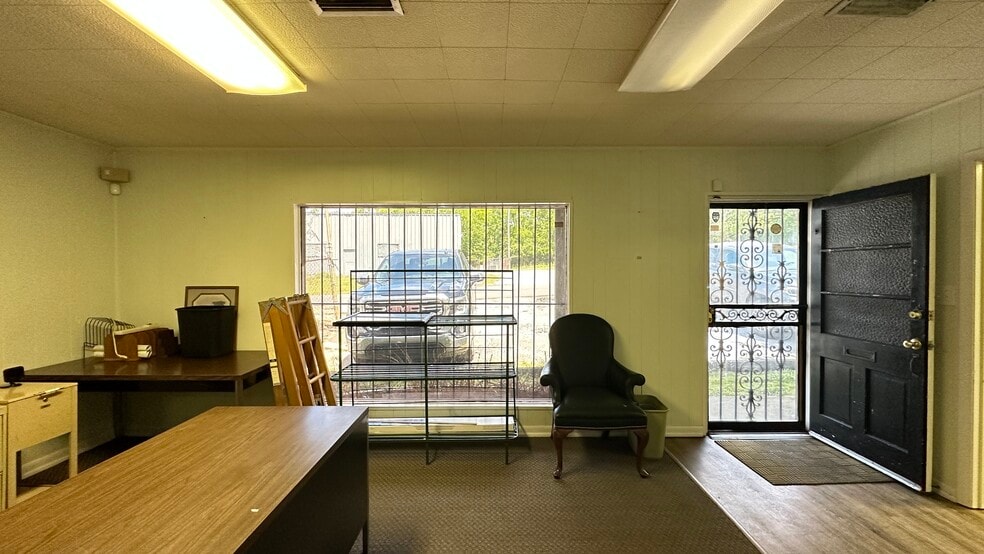More Photos Of 7705 67th St S, Birmingham Flex For Lease