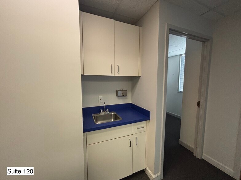 More Photos Of 14100 Fivay Rd, Hudson Medical For Lease