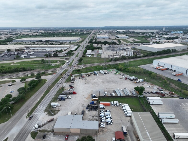 More Photos Of 3900 N Beach St, Haltom City Warehouse For Sale