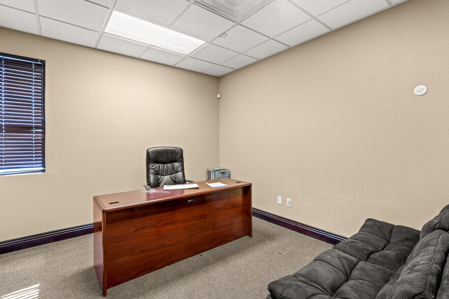 More Photos Of 7836 W Sahara Ave, Las Vegas Office For Sale
