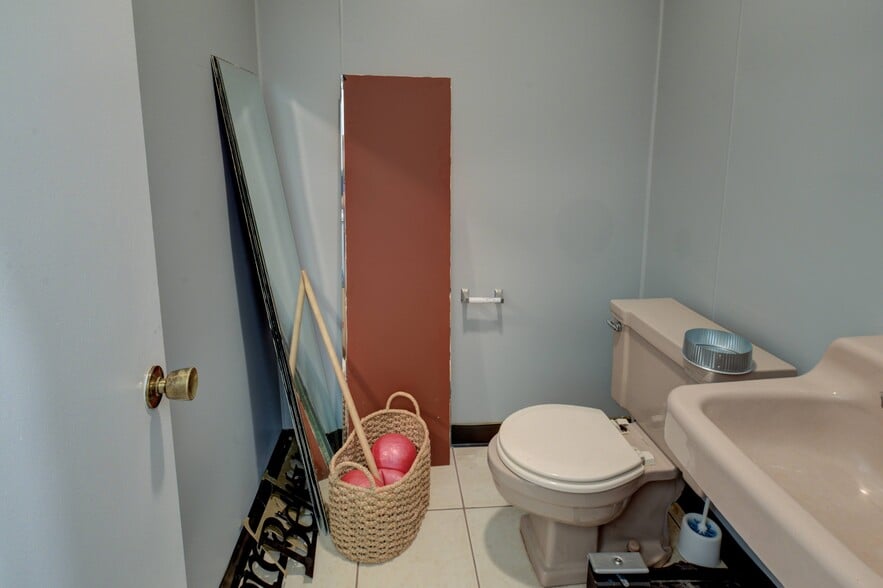 More Photos Of 257 Warren Ave, East Providence Storefront For Sale