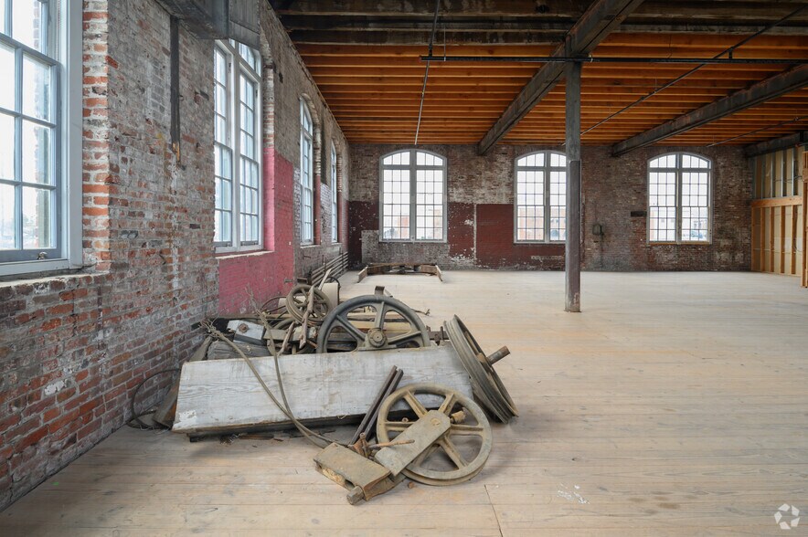 More Photos Of 21 Clark St, Trenton Unknown For Lease