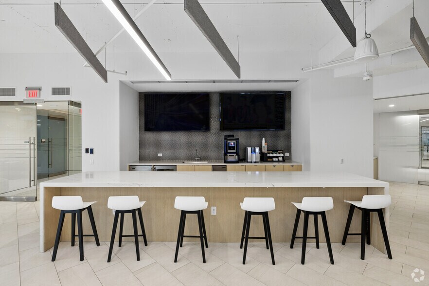 More Photos Of 1221 Brickell Ave, Miami Coworking Space