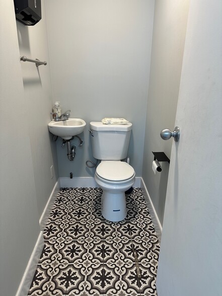 More Photos Of 521 Hauppauge Rd, Hauppauge Medical For Sale