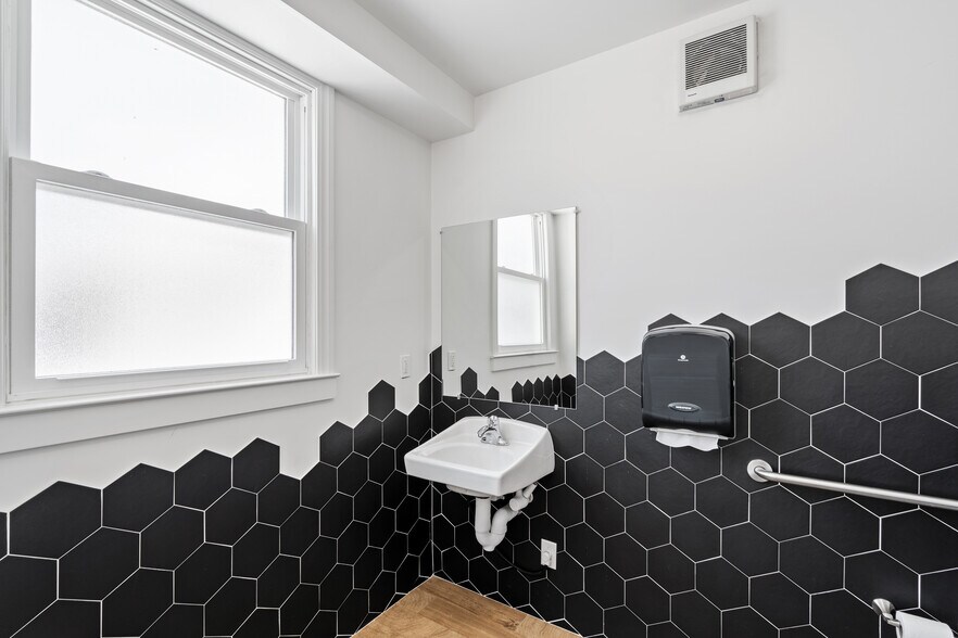 More Photos Of 629-639 S B St, San Mateo Storefront For Lease