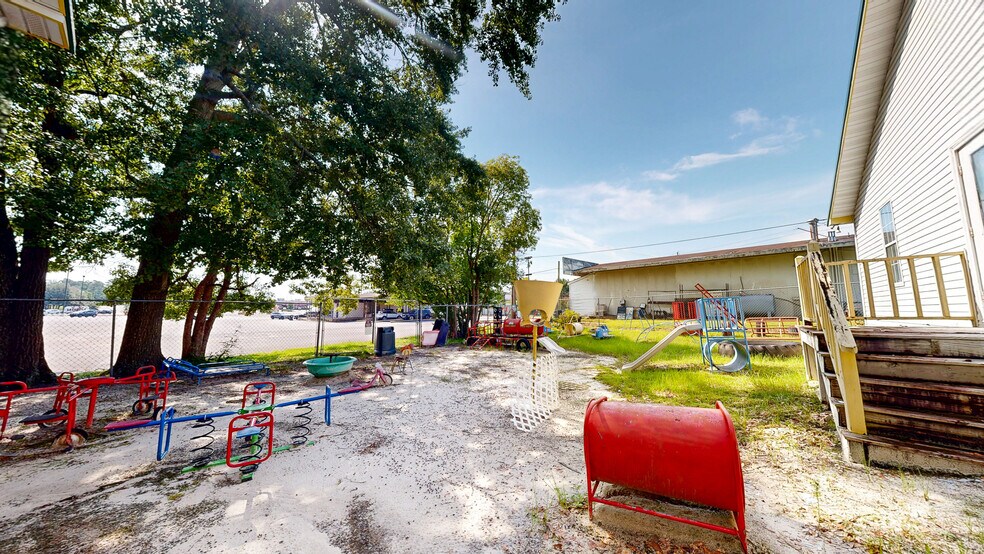 More Photos Of 104 N Herring St, Dothan Office For Sale