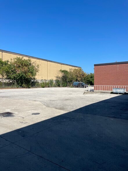 More Photos Of 60 Torlake Cres, Toronto Manufacturing For Sale