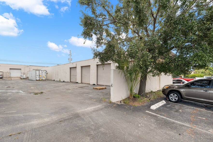 More Photos Of 802 NW 57th Ct, Fort Lauderdale Warehouse For Lease