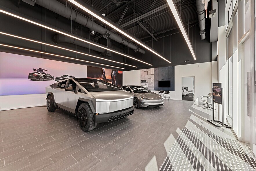 More Photos Of 5812 North Fwy, Fort Worth General Retail For Sale