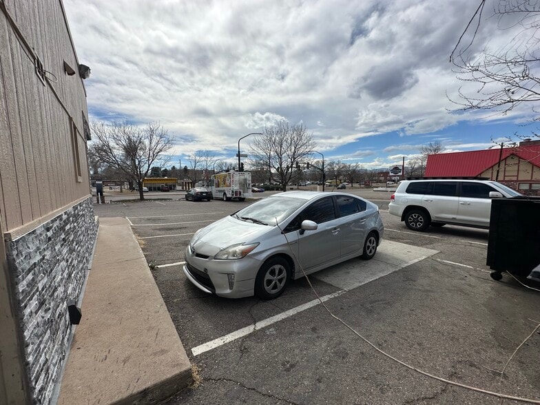 More Photos Of 1399 W Littleton Blvd, Littleton Restaurant For Sale