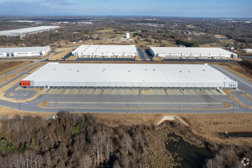 More Photos Of 1127 Woods Chapel Rd, Duncan Distribution For Lease