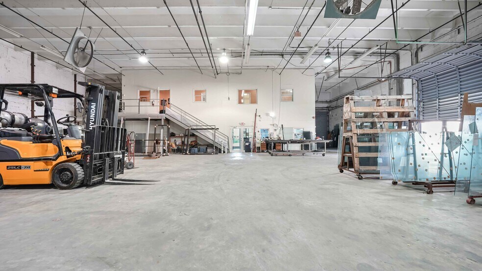 More Photos Of 7450 NW 41st St, Miami Manufacturing For Sale