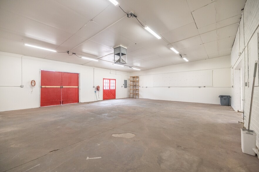 More Photos Of 2423 W Campbell Ave, Phoenix Warehouse For Sale